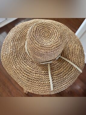 Summer Straw hat! Ready for sun, fun & glam. Travel in style arrive looking fab!